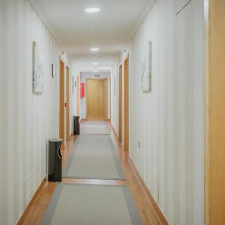 Reina Isabel מלון