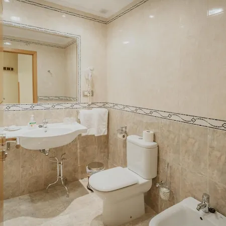 Reina Isabel מלון מדינה דל קמפו