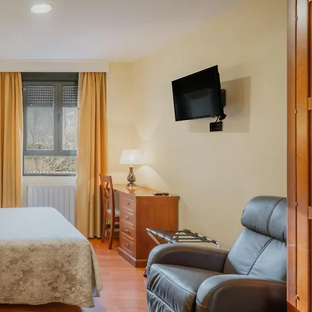 Reina Isabel 5* מדינה דל קמפו