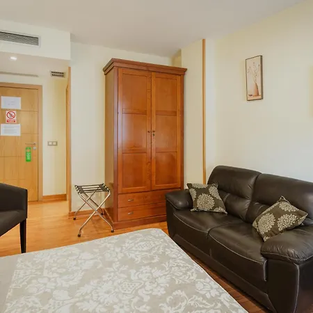 מלון Reina Isabel מדינה דל קמפו