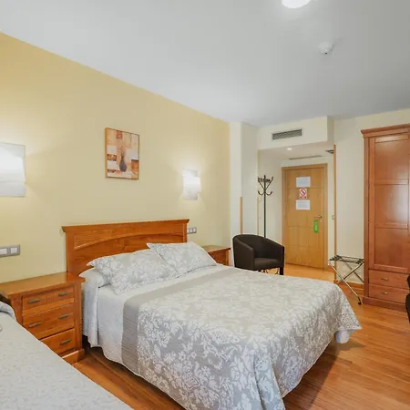 מלון Reina Isabel