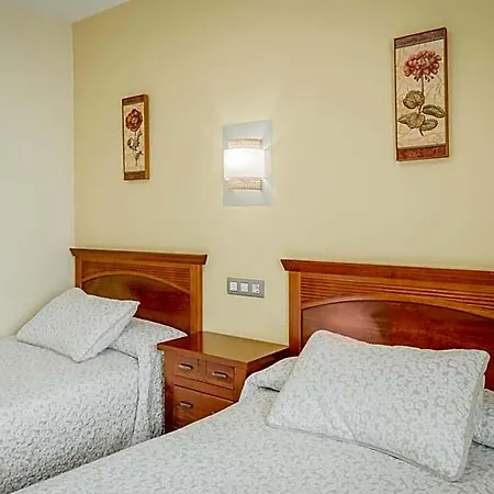 Hotel Reina Isabel 5*