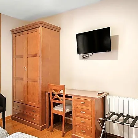 Hotel Reina Isabel 5*