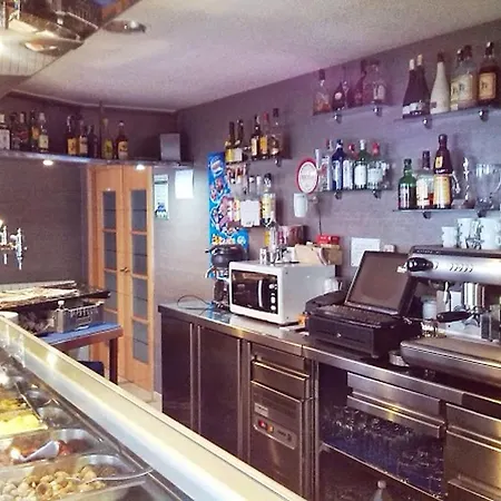 מלון Reina Isabel 5*