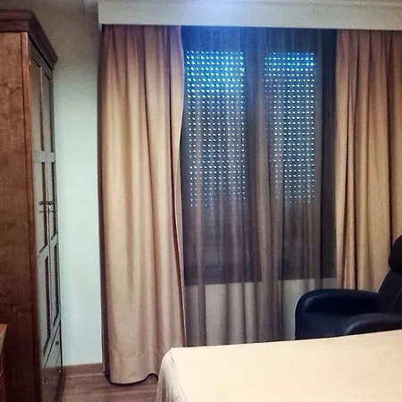 Hotel Reina Isabel 5*
