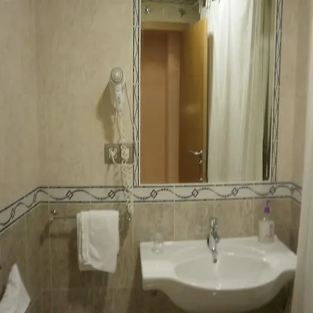 Hotel Reina Isabel
