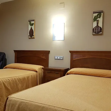 מלון Reina Isabel