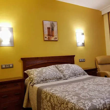 Hotel Reina Isabel 5*