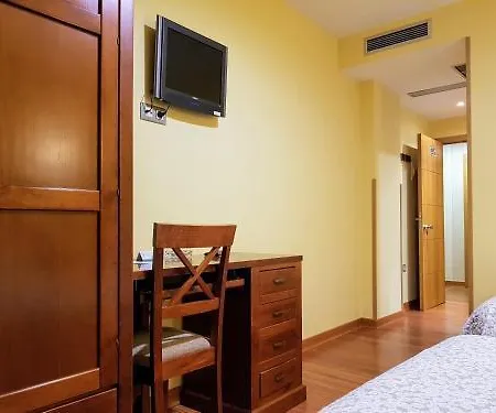 Hotel Reina Isabel 5*