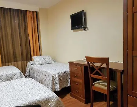 Hotel Reina Isabel 5*