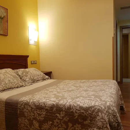 Hotel Reina Isabel 5*