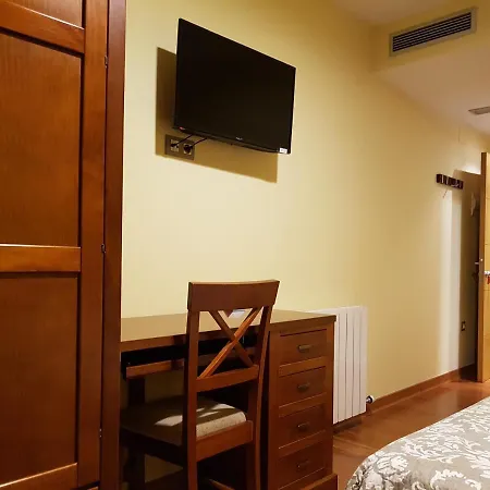 Hotel Reina Isabel 5*