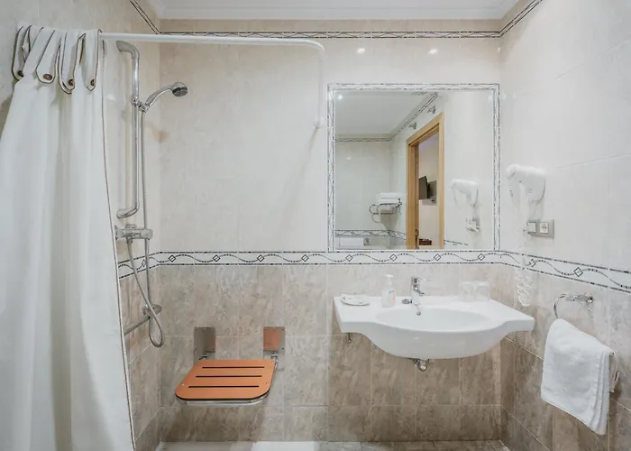 호텔 Reina Isabel 5*